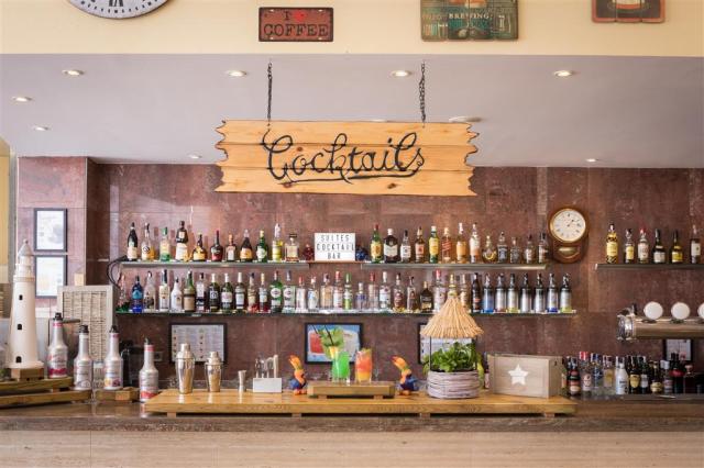 H.TOP Royal Sun Suites - bar - letecký zájazd od CK  - Španiels