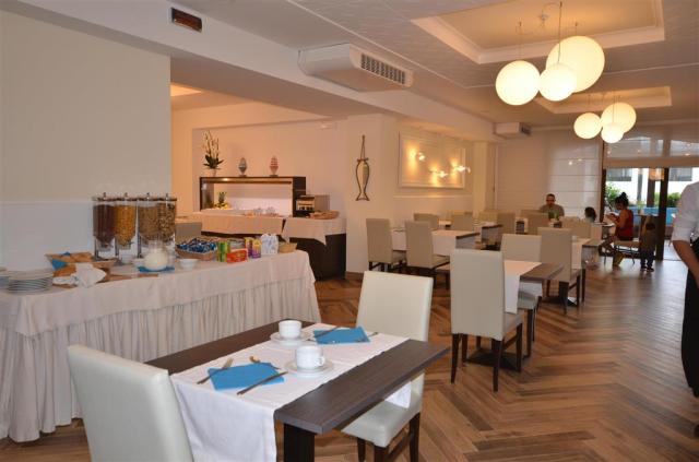 Hotel & Aparthotel Olimpia - zájazd CK  - Taliansko - Bibione
