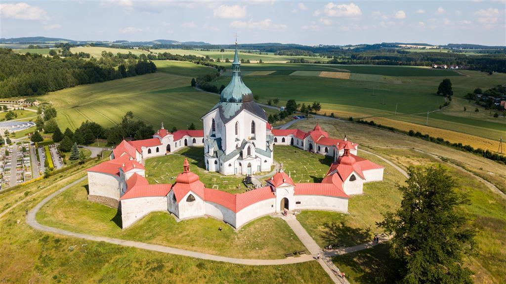 Zámky a legendy v srdci Čiech