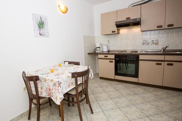 Dovolenka / zájazdy / cestovanie, Chorvátsko, Omiš - apartmány 