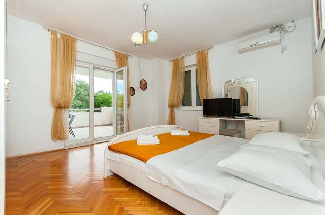 Dovolenka / zájazdy / cestovanie, Chorvátsko, Omiš - apartmán V