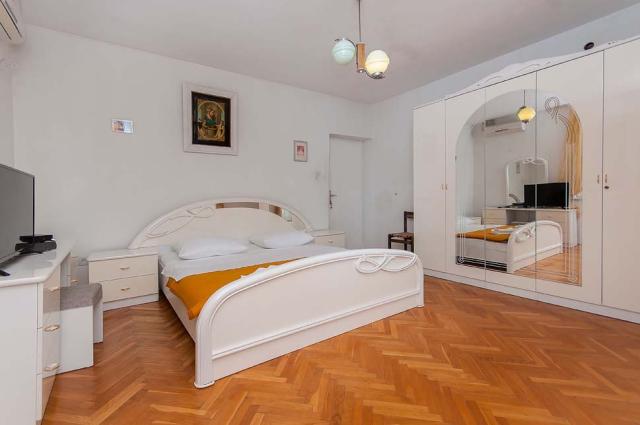 Dovolenka / zájazdy / cestovanie, Chorvátsko, Omiš - apartmán V