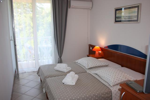 Chorvátsko, Omiš, Turistický rezort Brzet - izba