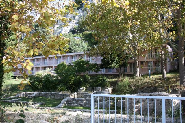 Chorvátsko, Omiš, Turistický rezort Brzet