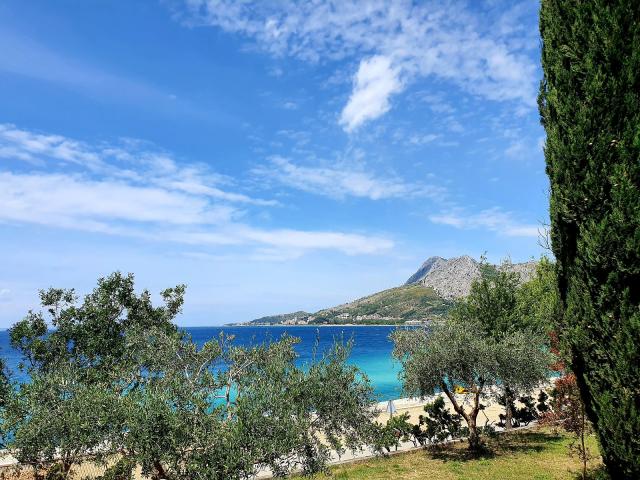 Chorvátsko, Omiš, Turistický rezort Brzet