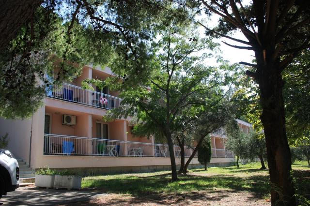 Chorvátsko, Omiš, Turistický rezort Brzet