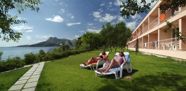 Chorvátsko, Omiš, Turistický rezort Brzet