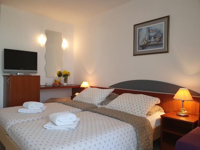 Chorvátsko, Omiš, Turistický rezort Brzet - izba