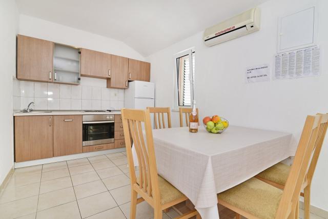 Dovolenka / zájazdy / cestovanie, Chorvátsko, Vodice, apartmán 