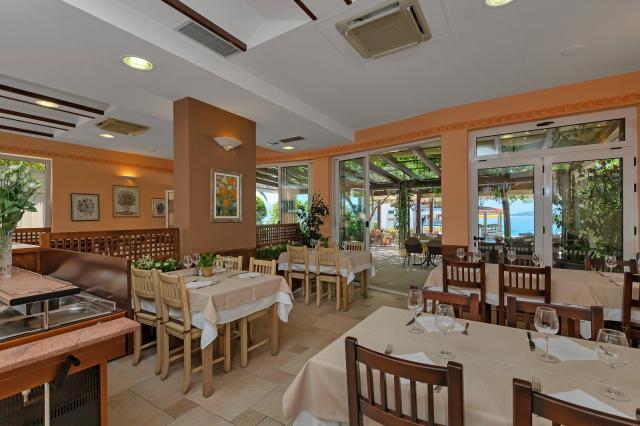 Dovolenka / zájazdy / cestovanie, Chorvátsko, Drvenik, hotel Ha