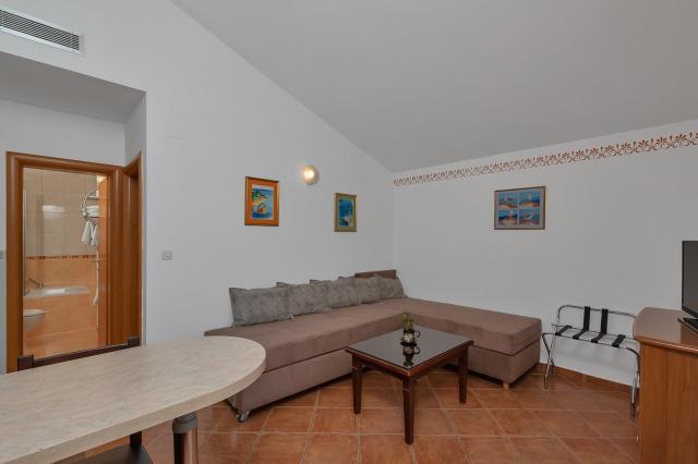 Dovolenka / zájazdy / cestovanie, Chorvátsko, Drvenik, hotel Ha