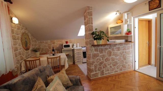 Dovolenka / zájazdy / cestovanie, Chorvátsko, Omiš - apartmán B