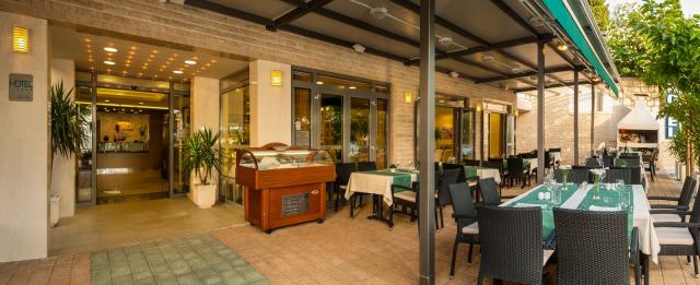 Dovolenka / zájazdy / cestovanie, Chorvátsko, Gradac, hotel Sau