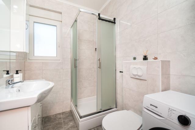 Dovolenka / zájazdy / cestovanie, Chorvátsko, Vodice, apartmán 