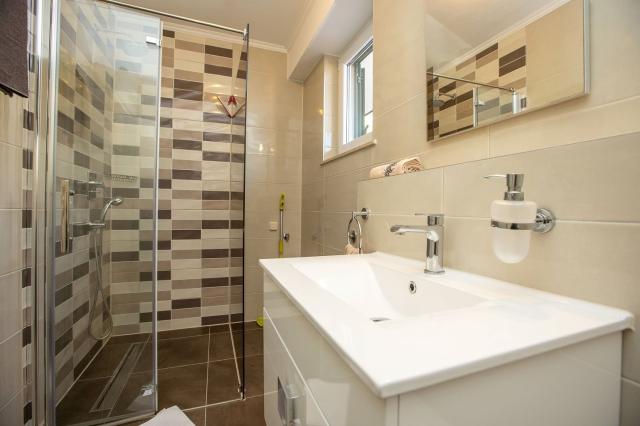 Dovolenka / zájazdy / cestovanie, Chorvátsko, Omiš - Apartmány 