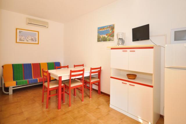 Taliansko-Bibione-Lido-del-Sole-Villa-Friuli-apt.B2+2-obývacia-