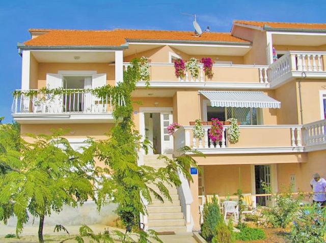 Chorvátsko - Biograd na Moru - apartmány Bobić - apartmánový do