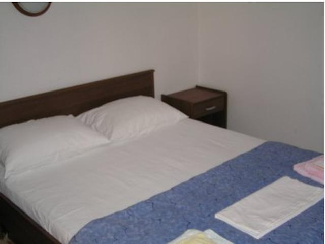 Chorvátsko - Biograd na Moru - apartmány Bobić - spálňa