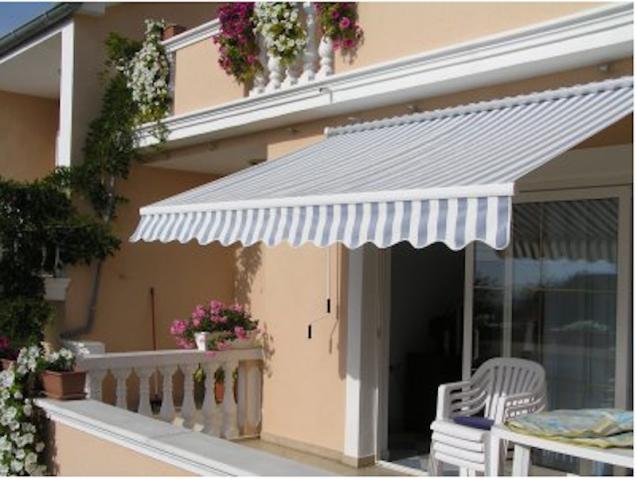 Chorvátsko - Biograd na Moru - apartmány Bobić - terasa