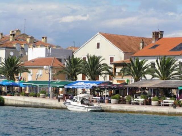 Chorvátsko - Biograd na Moru - apartmány Bobić - centrum mesta