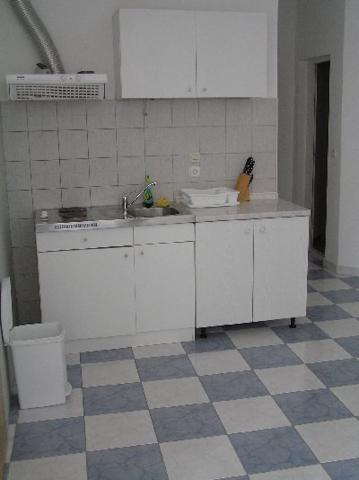 Chorvátsko - Biograd na Moru - apartmány Bobić - kuchynský kút