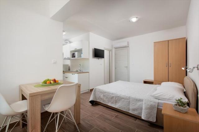 Chorvátsko - Omiš - Nemira - Apartmány Lana - štúdio