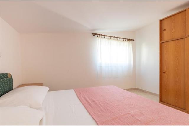 Chorvátsko - Omiš - Nemira - Apartmány Lana - spálňa