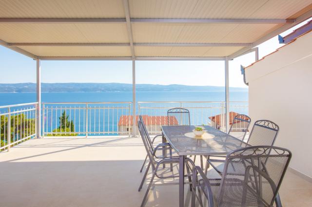 Chorvátsko - Omiš - apartmány Lana - Výhľad z balkóna