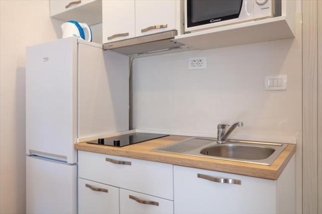 Chorvátsko - Omiš - Nemira - Apartmány Lana - štúdio - kuchynsk