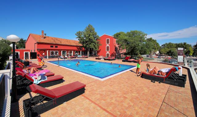 Chorvátsko - Sv.Filip i Jakov - Hotel Villa Donat - bazén