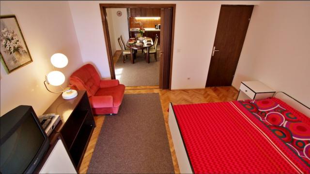Chorvátsko - Omiš - Duće - Apartmány Gašpar - apartmán 1/6 - sp