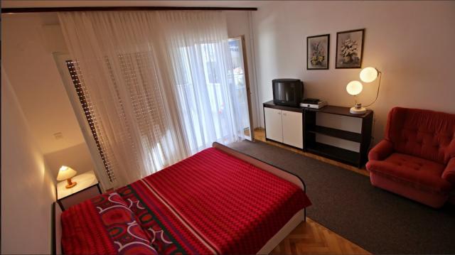 Chorvátsko - Omiš - Duće - Apartmány Gašpar - apartmán 1/6 - sp