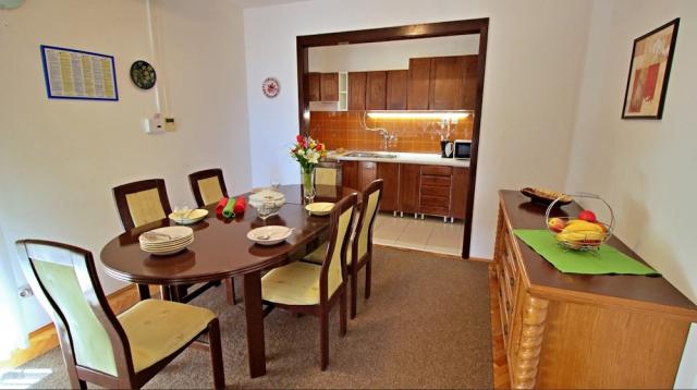 Chorvátsko - Omiš - Duće - Apartmány Gašpar - apartmán 1/6 - je