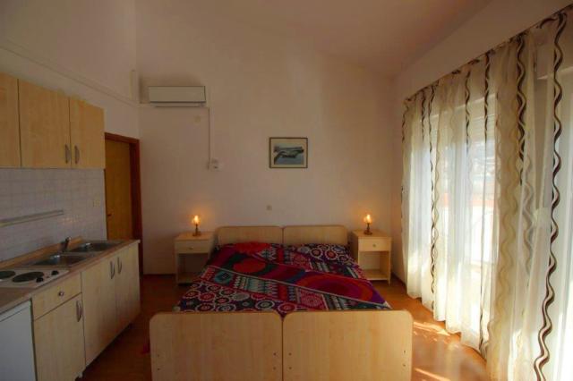 Chorvátsko - Omiš - Duće - Apartmány Gašpar - štúdio väčšie