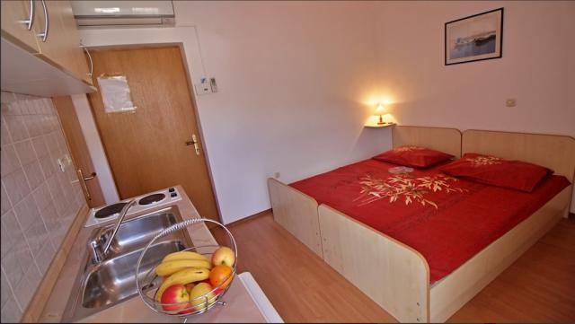 Chorvátsko - Omiš - Duće - Apartmány Gašpar - štúdio 1/2 menšie