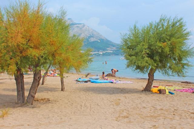 Chorvátsko - Omiš - pláž