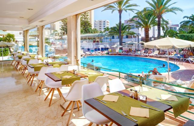 Mallorca - Cala Millor - Morito Suite - letná terasa a bazén