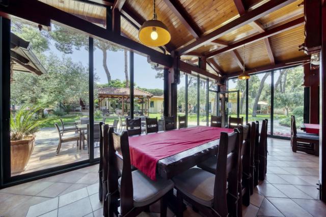Chorvátsko - Biograd na Moru - San Antonio Resort - reštaurácia