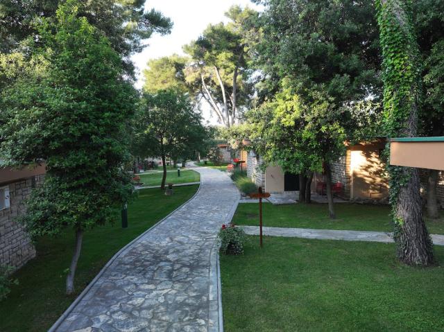 Chorvátsko - Biograd na Moru - San Antonio Resort - areál