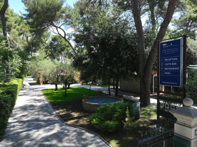Chorvátsko - Biograd na Moru - San Antonio Resort - areál
