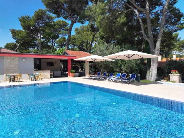 Chorvátsko - Biograd na Moru - San Antonio Resort - bazén