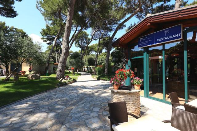 Chorvátsko - Biograd na Moru - San Antonio Resort - reštaurácia