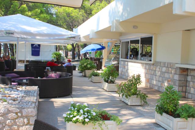 Chorvátsko - Baško Polje - Hotel Alem - terasa