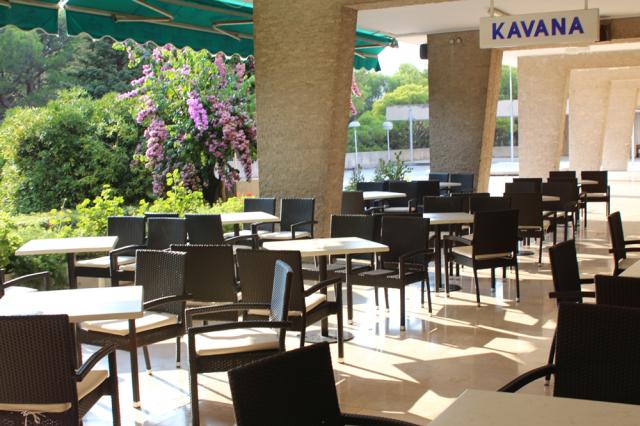 Chorvátsko - Baško Polje - Hotel Alem - terasa