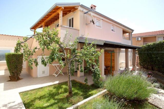 Chorvátsko - ostrov Nin - Nin - apartmánový dom Sabun