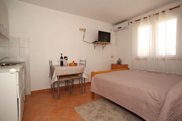 Chorvátsko - ostrov Nin - Nin - apartmánový dom Sabun - štúdio 