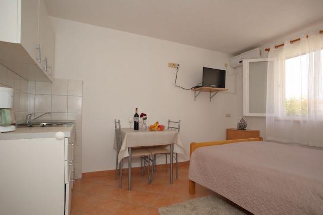 Chorvátsko - ostrov Nin - Nin - apartmánový dom Sabun - štúdio 