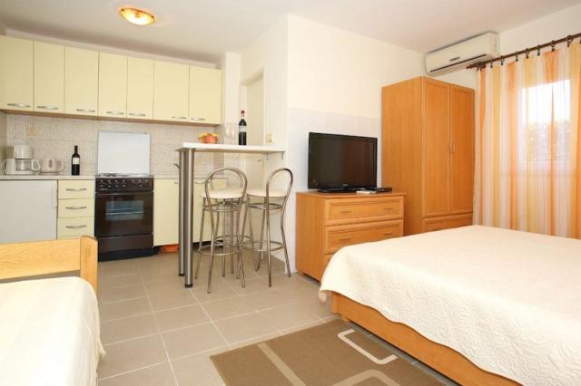 Chorvátsko - ostrov Nin - Nin - apartmánový dom Sabun - štúdio 