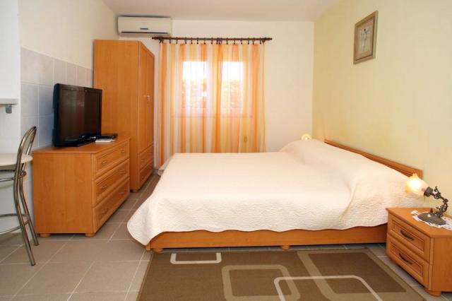 Chorvátsko - ostrov Nin - Nin - apartmánový dom Sabun - štúdio 