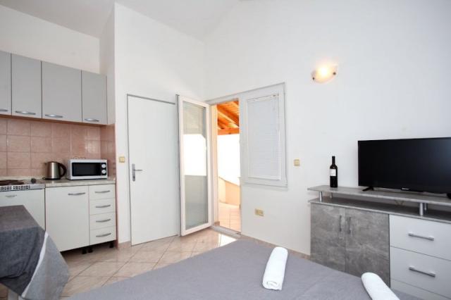 Chorvátsko - ostrov Nin - Nin - apartmánový dom Sabun - štúdio 